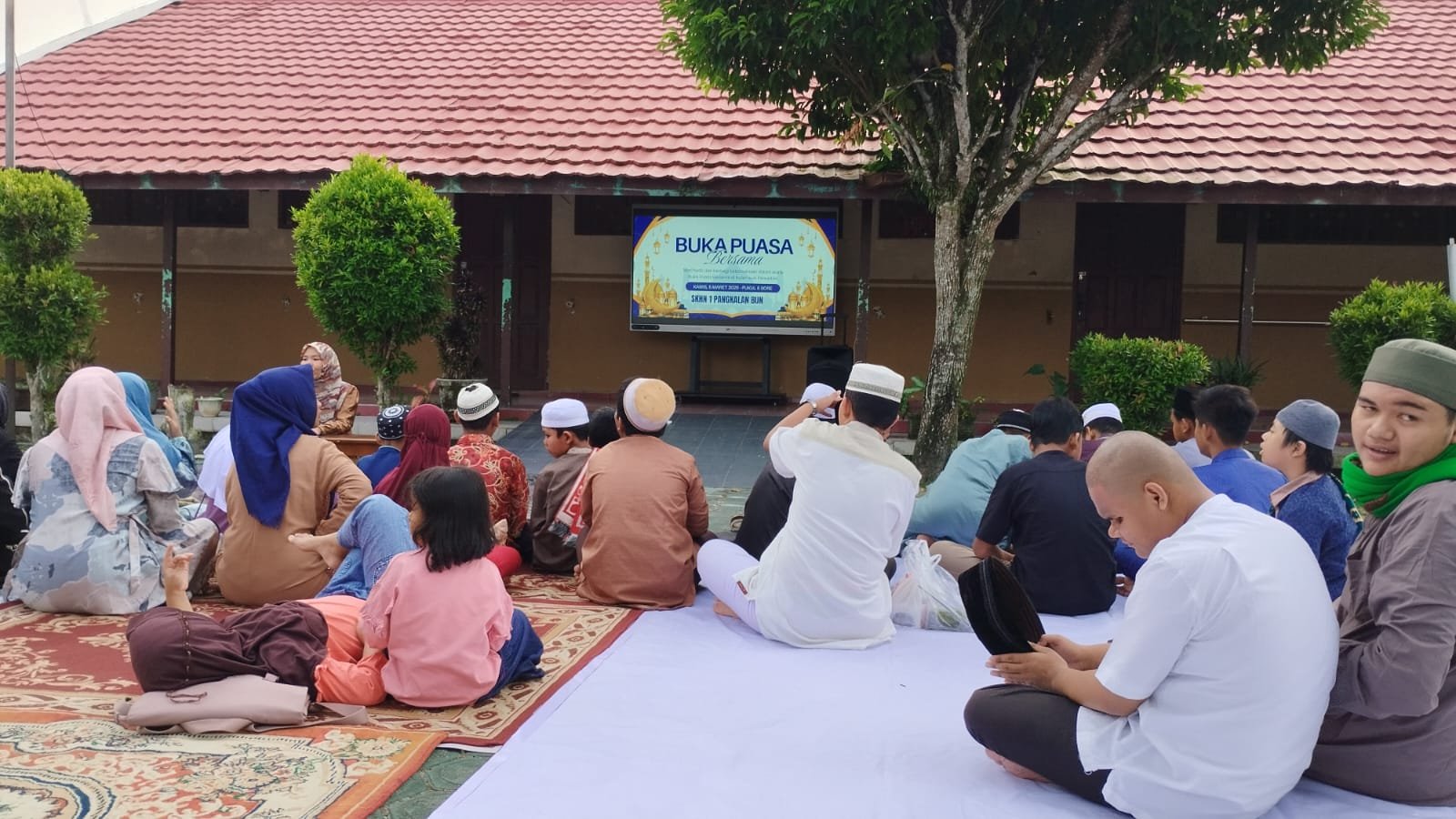 Buka Puasa Bersama Warga SKH Negeri 1 Pangkalan Bun Penuh Kebersamaan