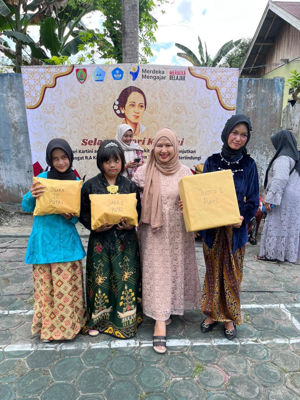 Pagelaran Fashion Show ABK Penuh Makna di SKh Negeri 1 Pangkalan Bun